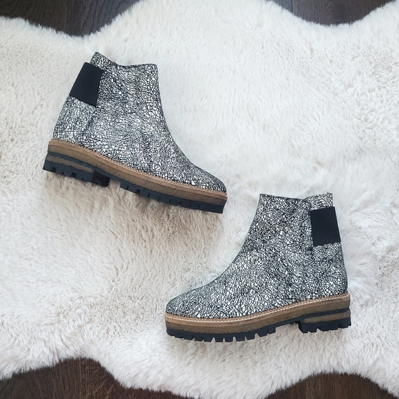 NWOT Xperimental Crackle Bunko Leather Chelsea Platform Lugged Boot Portugal - Picture 3 of 11